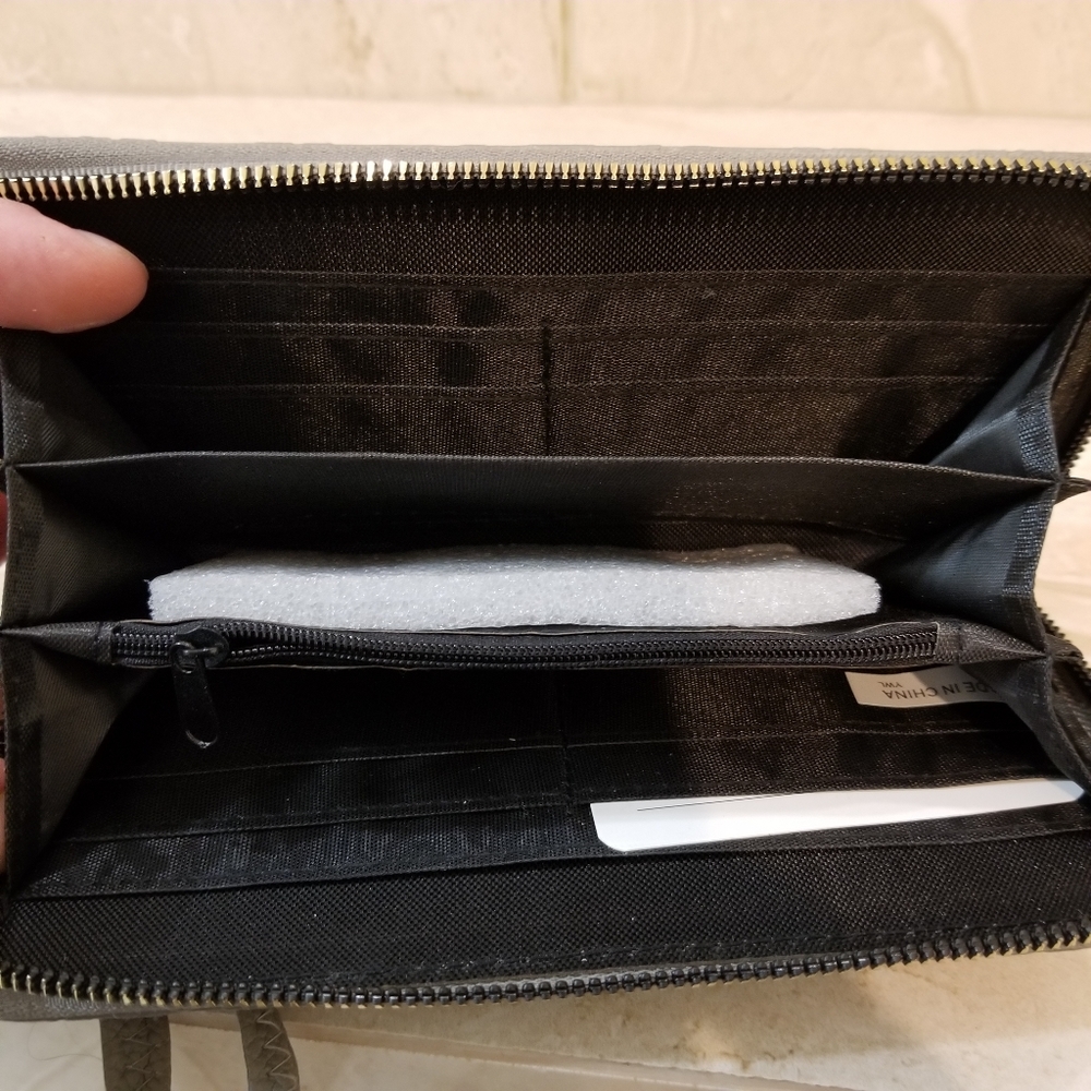 NWOT - Gray Textured Wristlet - Picture 5 of 11